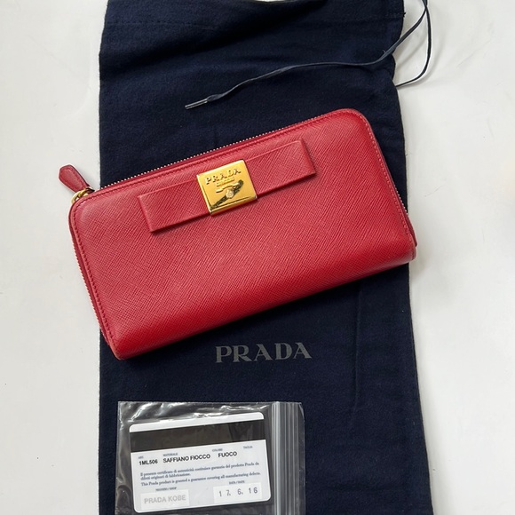 Prada Wallet - Picture 5 of 11